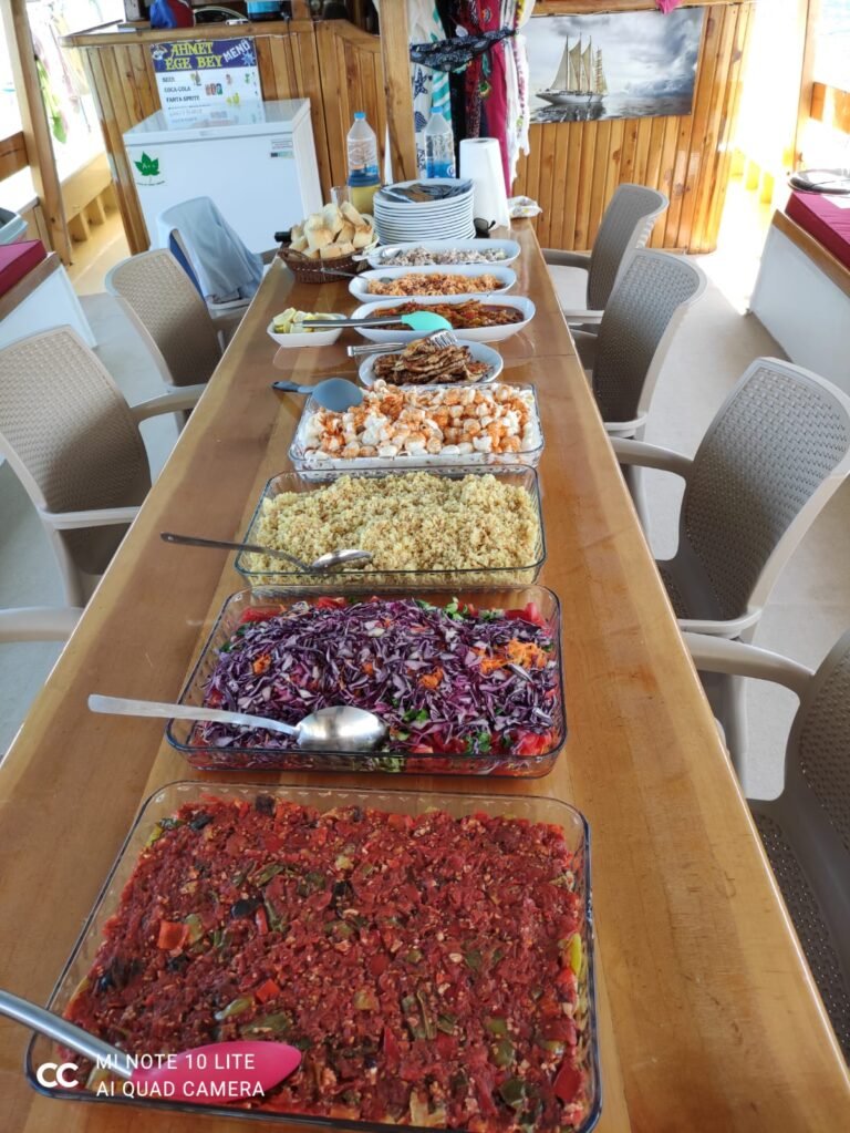 kaş kekova özel tekne turu meze görseli